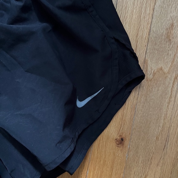Nike Dri Fit Black Shorts Medium - Picture 2 of 6